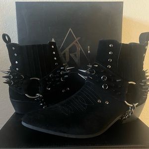 YRU Lasso Spike Bootie
